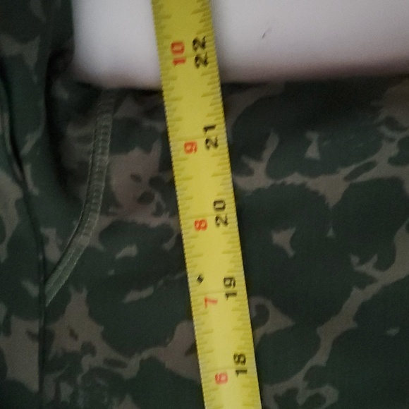 Cabi Camo Marathon Jacket Size Large Oversized Hood Thumbholes Like New - Picture 11 of 12